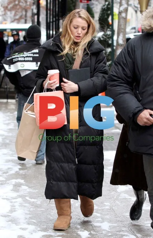 Kelly Rutherford and Blake Lively on Gossip Girl Set