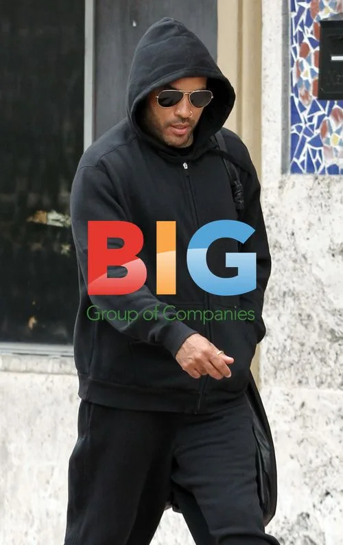 Lenny Kravitz Strolling in Miami