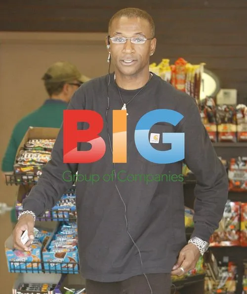 Tommy Davidson buys cigarettes at gas station