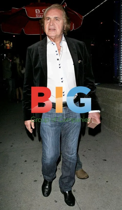 Engelbert Humperdinck Leaving BOA Steakhouse