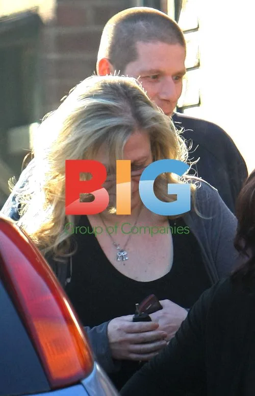 Lynne Beckham visits salon in Loughton