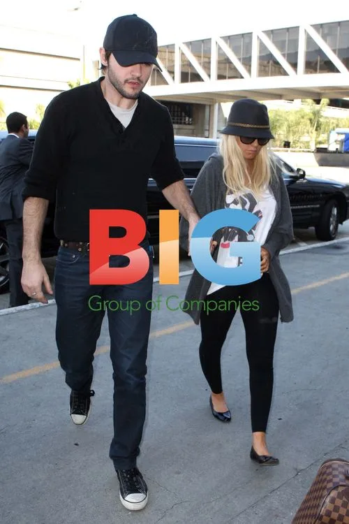 Christina Aguilera at LAX with Boyfriend