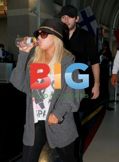 Christina Aguilera at LAX with boyfriend