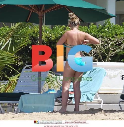 Claire Sweeney Relaxes in Caribbean