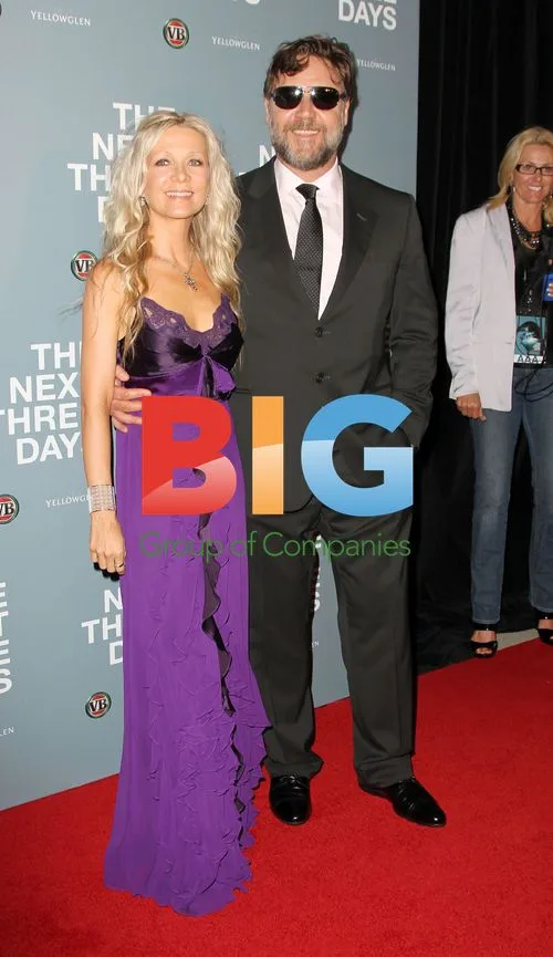 Russell Crowe & Danielle Spencer at 'The Next Three Days' Premiere