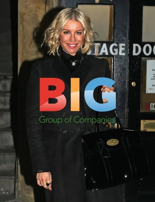 Denise Van Outen Outside Savoy Theatre