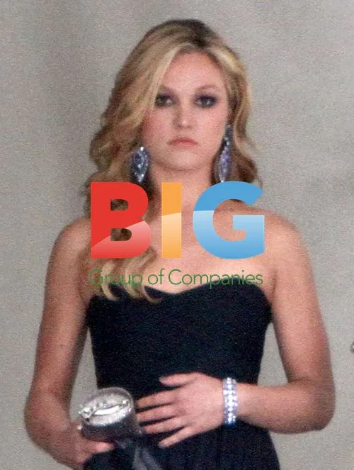 Julia Stiles at SAG Awards