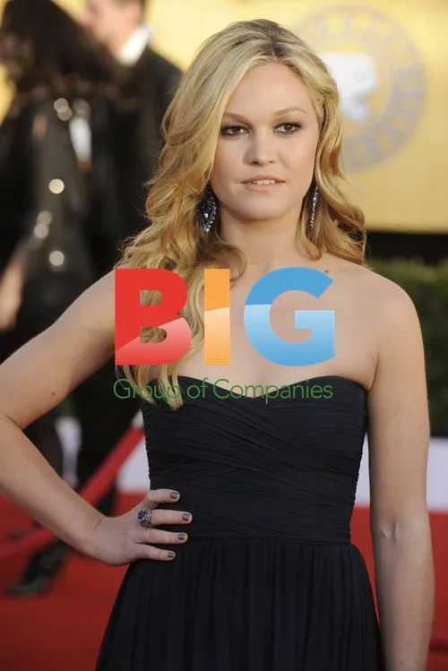 Julia Stiles at 2011 SAG Awards