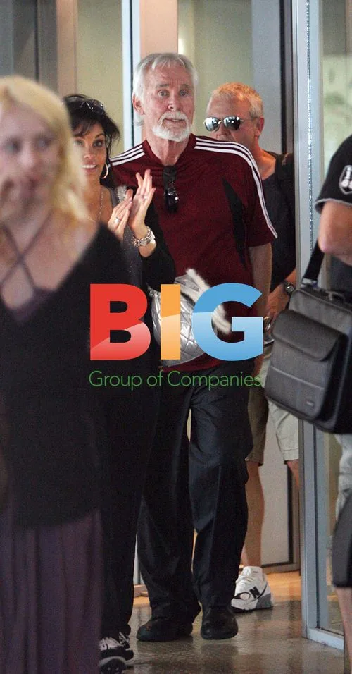 Kenny Rogers Arrives at Perth Airport