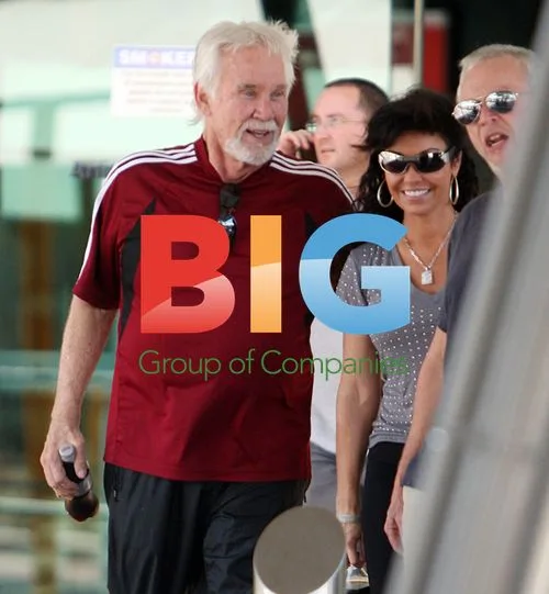 Kenny Rogers arrives at airport in Perth