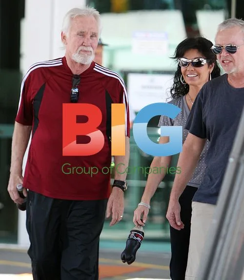 Kenny Rogers Arrives at Perth Airport