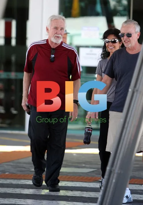 Kenny Rogers Arrives at Perth Airport