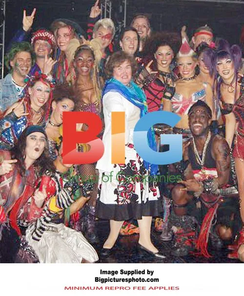 Susan Boyle Poses With 'We Will Rock You' Cast