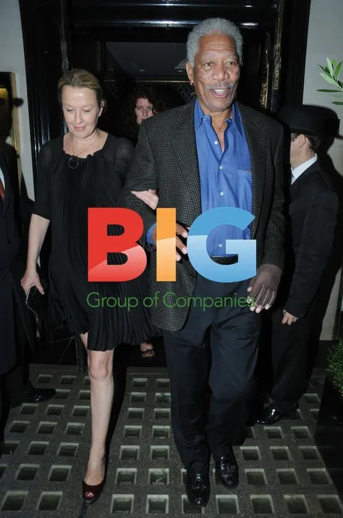 Morgan Freeman Leaves Restaurant in London