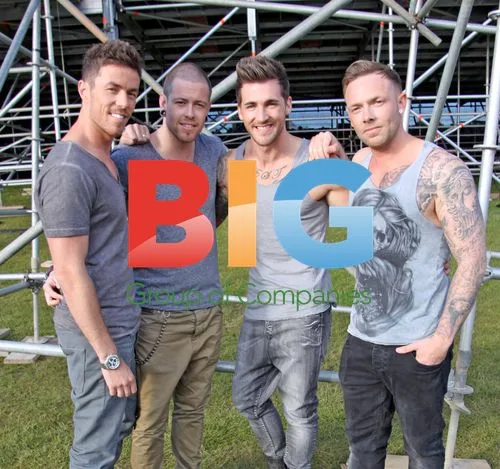 Manband The Reason 4 Pose in UK