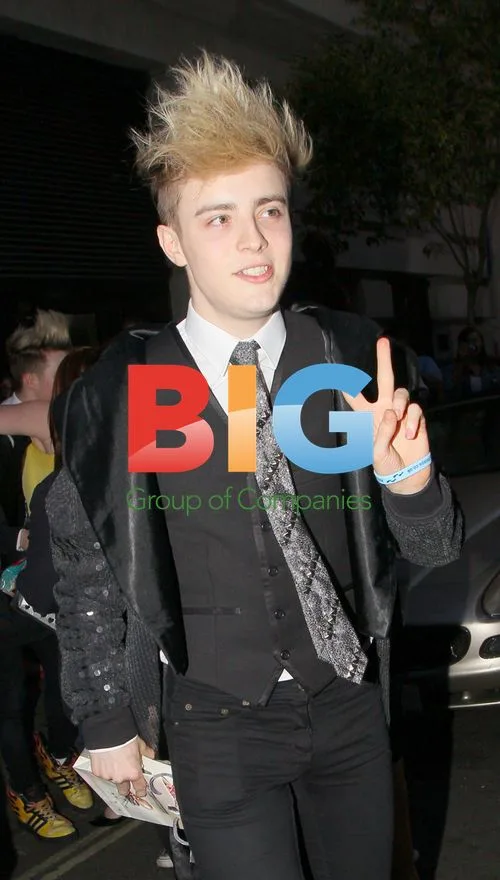 Jedward Spotted Outside London Hotel
