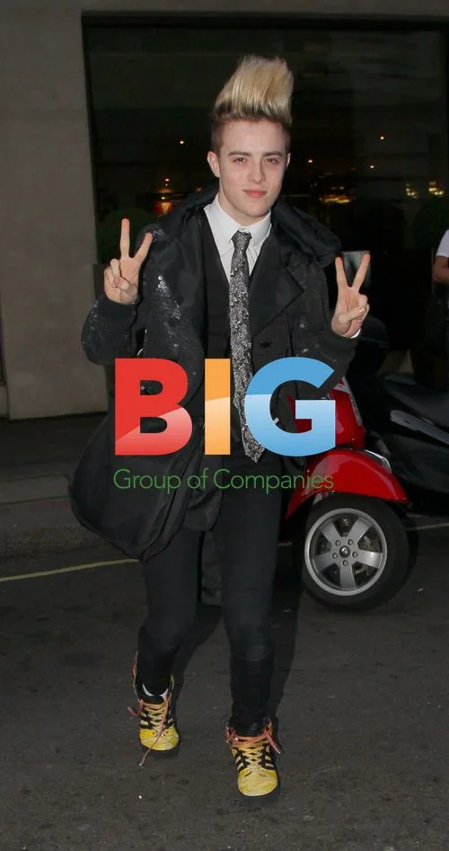 Jedward Spotted Outside London Hotel