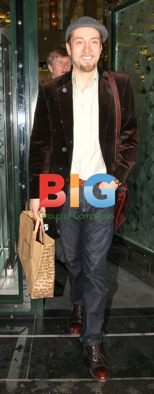 Derren Brown Leaving the Ivy Club
