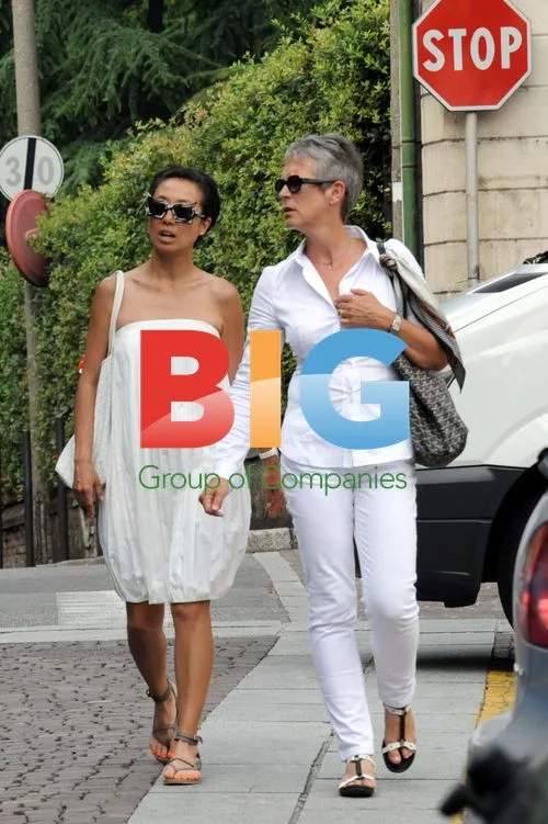 Jamie Lee Curtis tries on bra in Milan