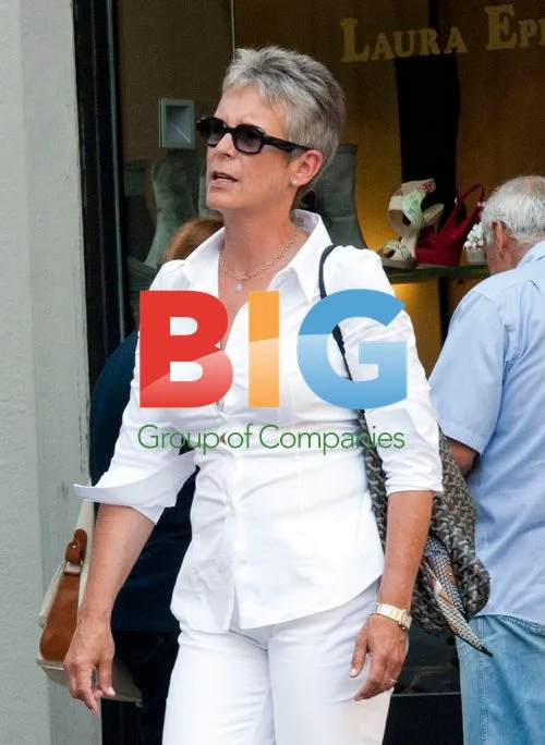 Jamie Lee Curtis Shopping in Milan