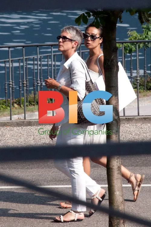 Jamie Lee Curtis Shopping in Milan