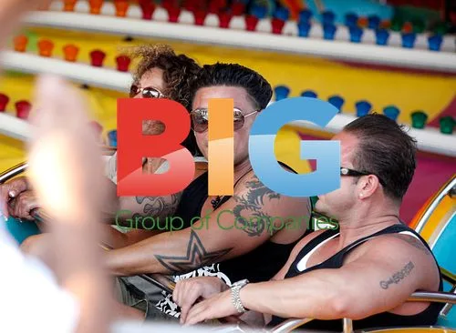 Pauly D rides roller coaster with mom
