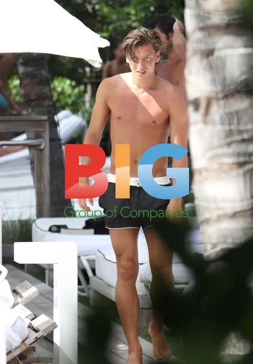 Mesut Ozil Sunbathing in Miami