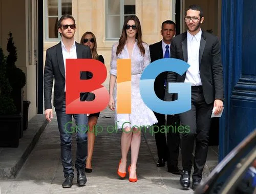 Anne Hathaway and Adam Shulman in Paris