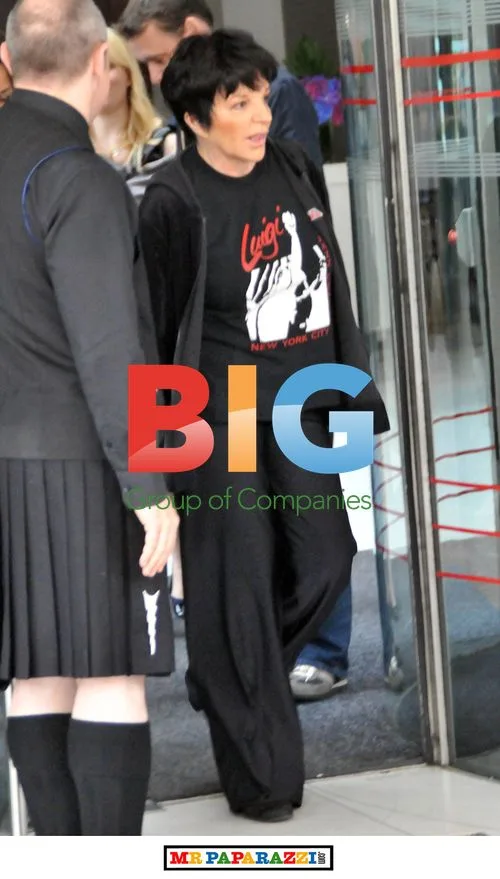 Liza Minelli Out with Friends in Glasgow