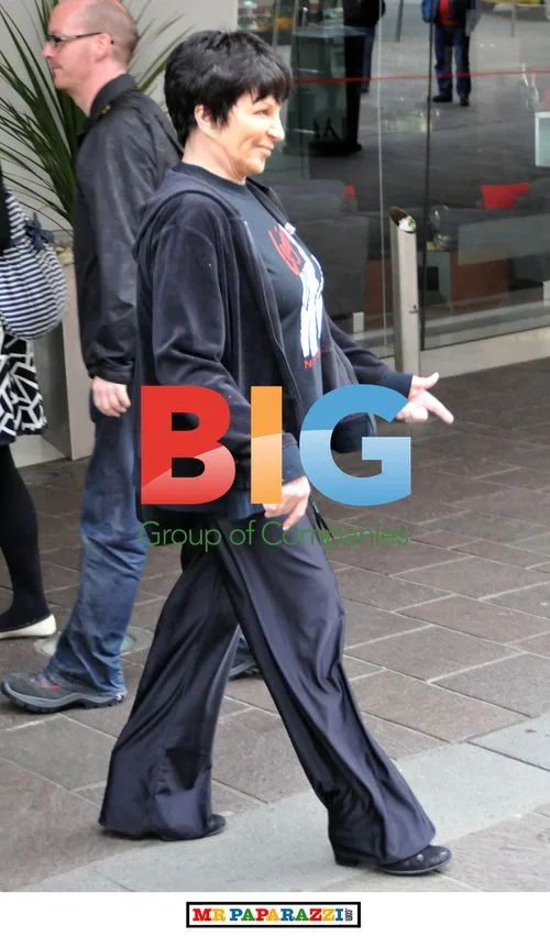 Liza Minelli Out with Friends in Glasgow