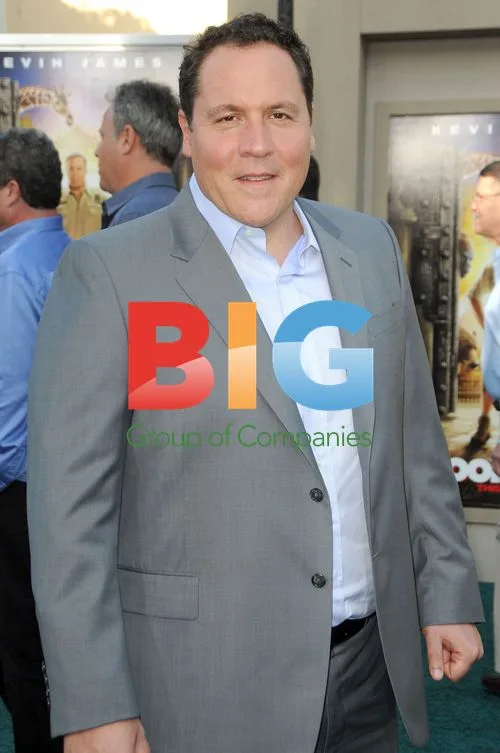 Jon Favreau at "Zookeeper" Premiere