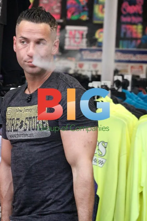 J WOWW, The Situation & Ronnie at Tee Shirt Store