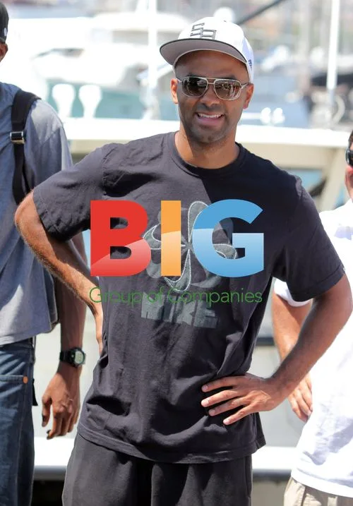 Tony Parker Arrives in St. Tropez