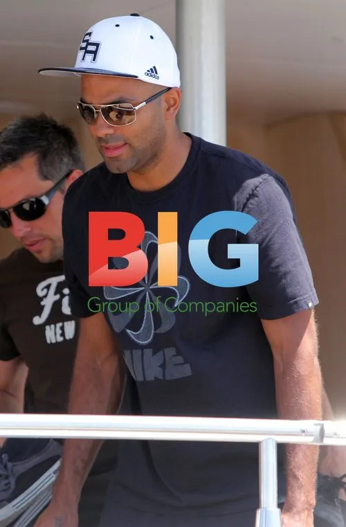Tony Parker Arrives in St. Tropez