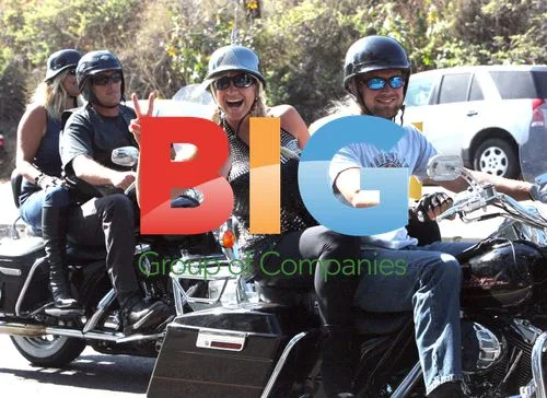 Linda Hogan out for lunch with fiance and daughter in Malibu