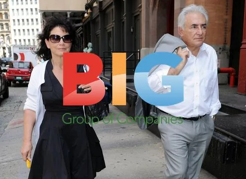Dominique Strauss-Kahn and Anne Sinclair return home