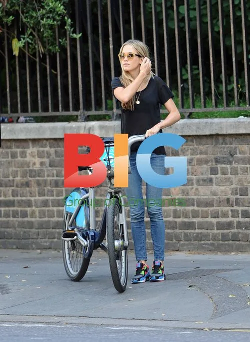 Florence Brudenell-Bruce in London Park