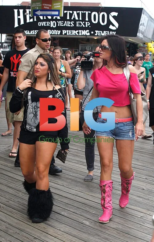 J WOWW and Deena on Jersey Shore Set