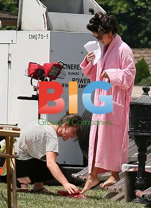 Rachel Bilson on set of "The To Do List"