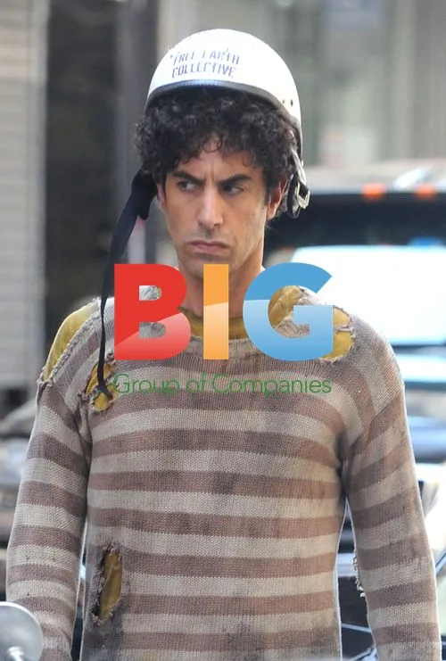 Sacha Baron Cohen and Anna Faris on The Dictator set