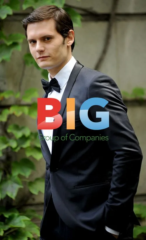 Hugo Becker on "Gossip Girl" Set