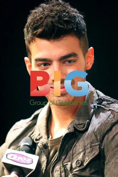 Joe Jonas Greeting Fans