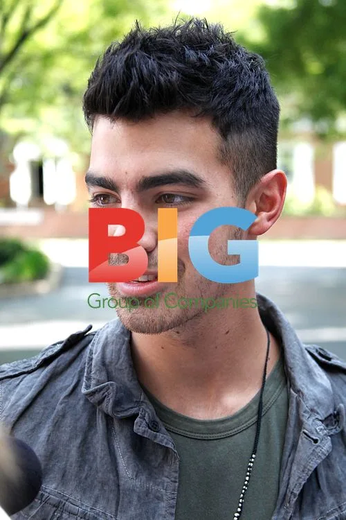 Joe Jonas Greets Fans in Bala Cynwyd