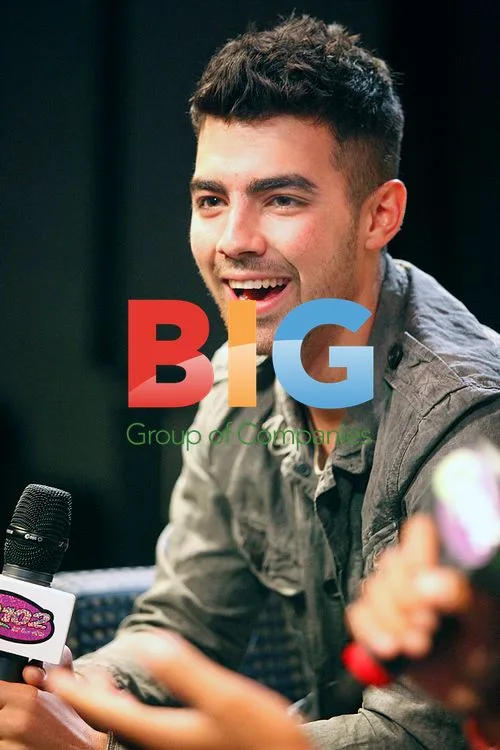 Joe Jonas Greets Fans in Bala Cynwyd