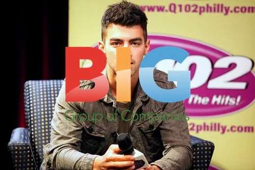Joe Jonas Greets Fans in Pennsylvania