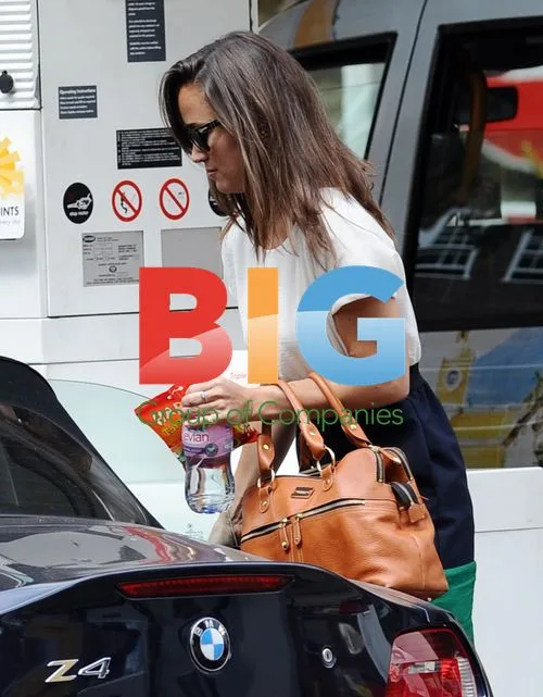 Pippa Middleton Runs Errands in London