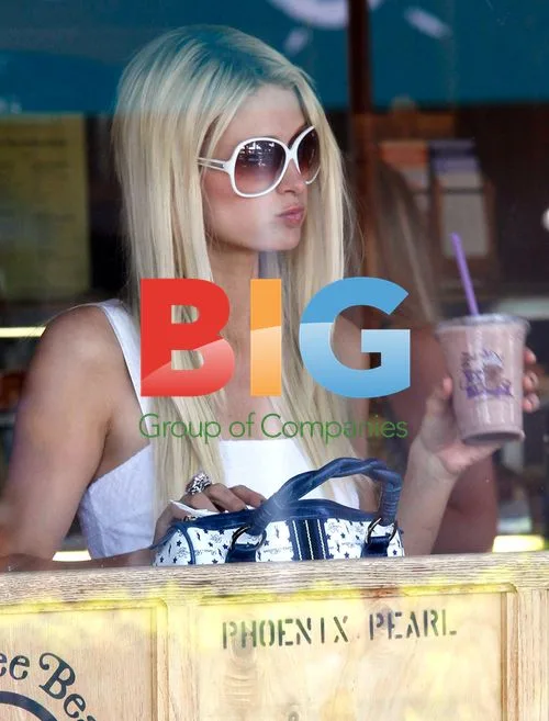 Paris Hilton Has Coffee in Malibu