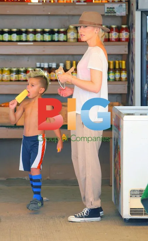 Gwen Stefani with Sons at Farm
