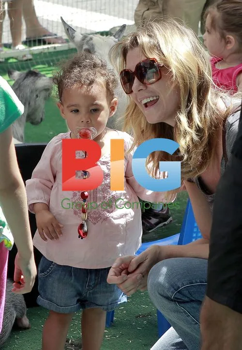Ellen Pompeo and daughter visit petting zoo
