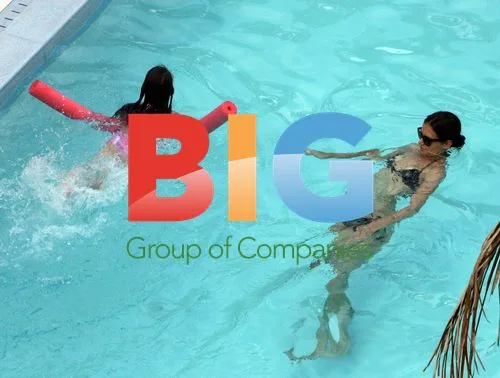 Katie Holmes and Suri Cruise Pool Fun